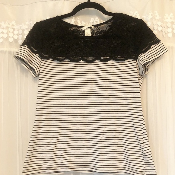 H&M Tops - 🌻🌻 H&M Black & White Striped w/ Lace T-Shirt